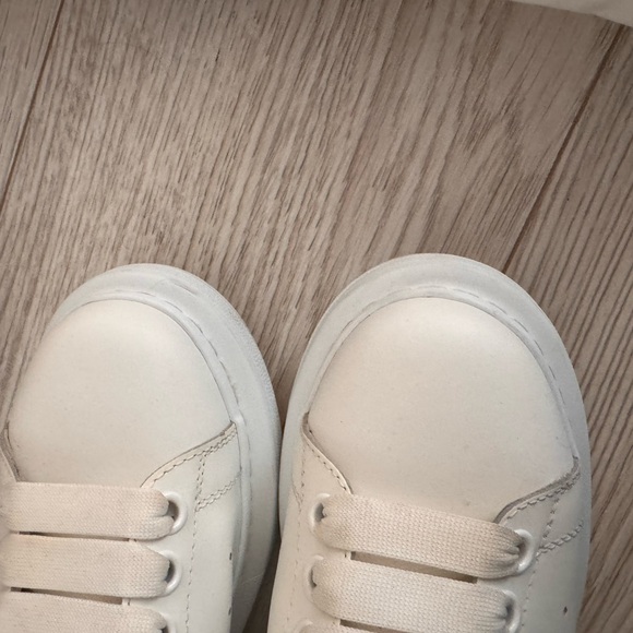 Alexander McQueen White Sneakers with Red Detail - Picture 4 of 5